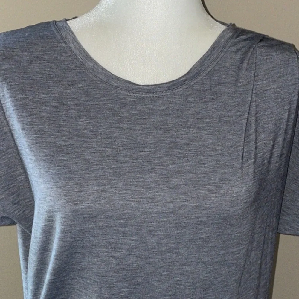 ♥️ ATHLETA Essence Tee Medium Soft Shirt Runched Sides Flattering Grey NWTS-$54 - Picture 7 of 8